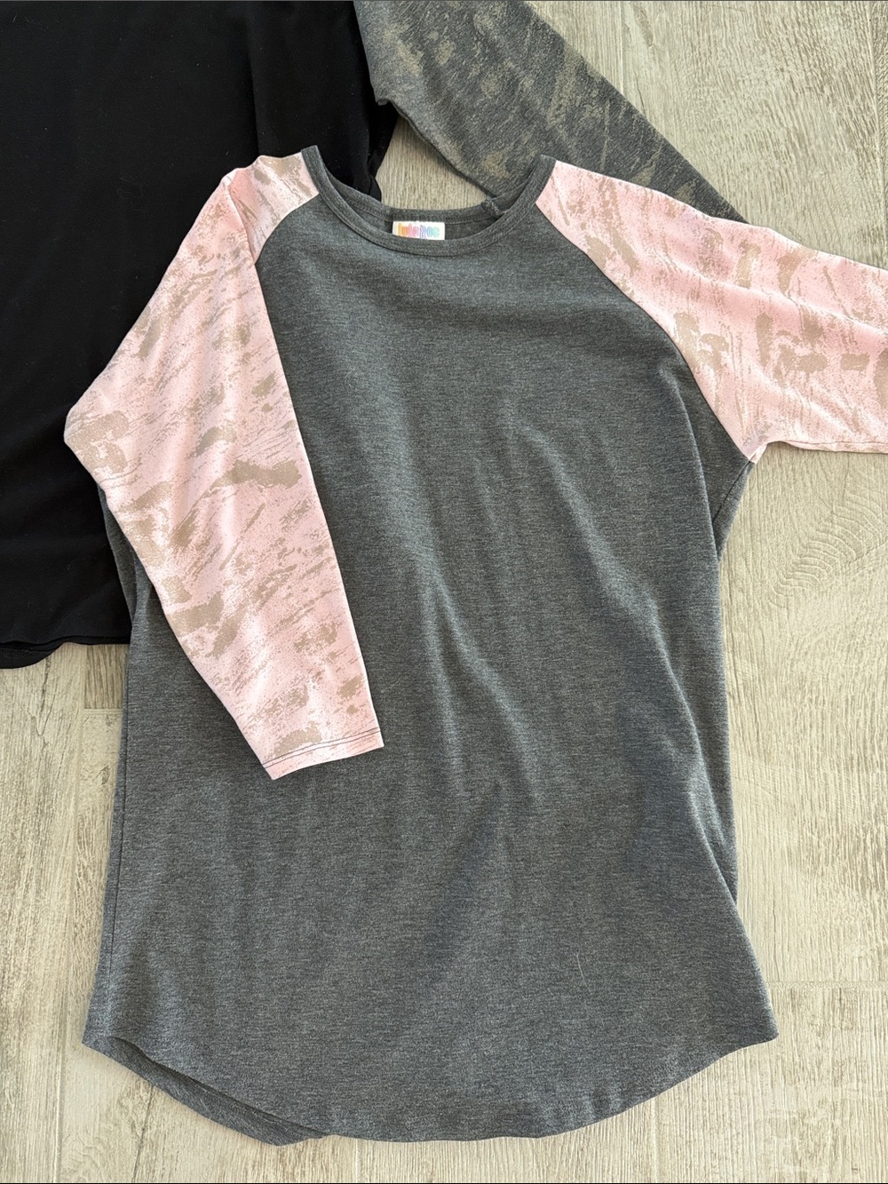 Lularoe Randy tee - Picture 2 of 5